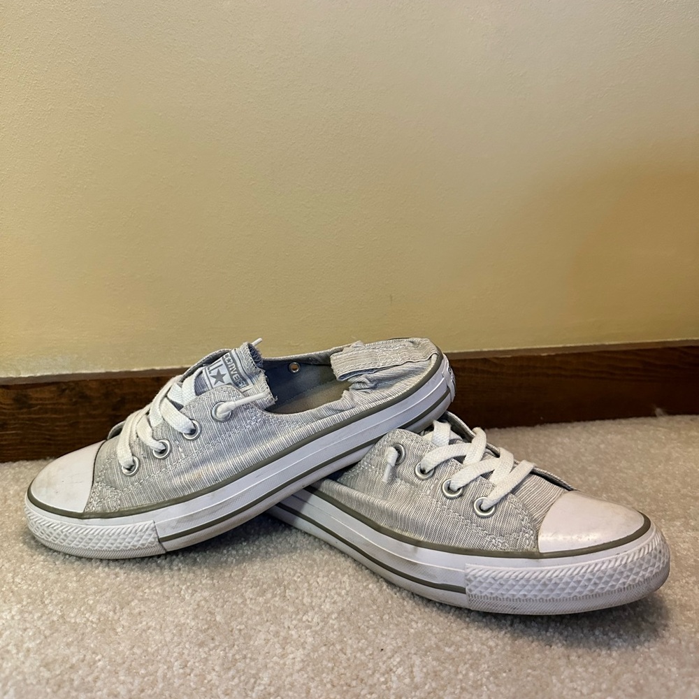Converse grey low rise sneakers - size 8